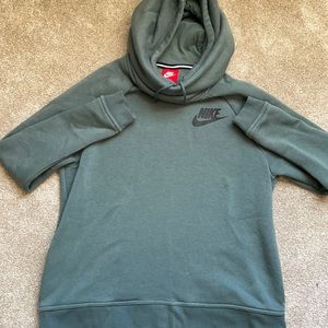 Nike fitted growl neck